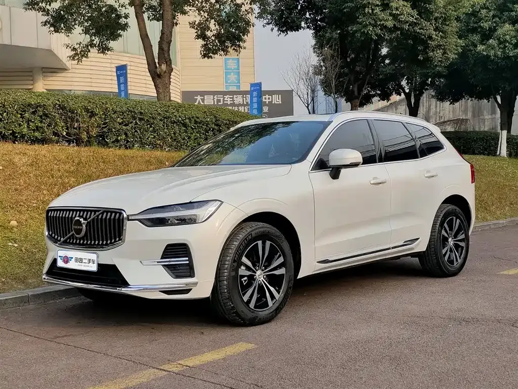 Volvo XC60 — фото 1