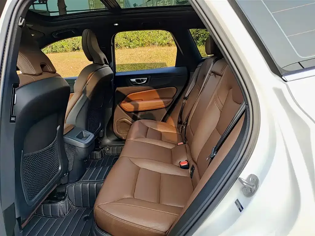 Volvo XC60 — фото 2