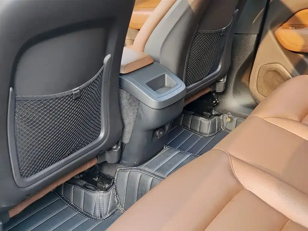 Volvo XC60 — фото 4