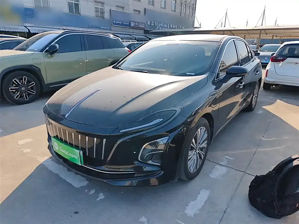 Hongqi E-QM5 — фото 1