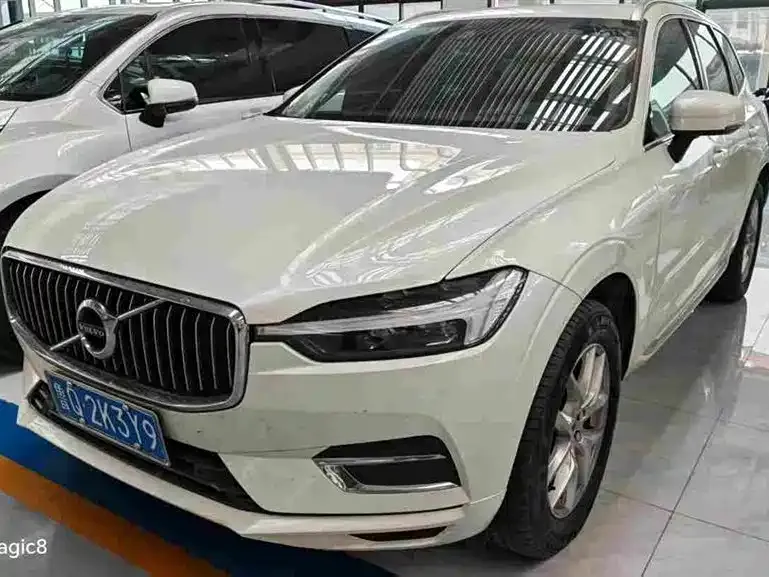 Volvo XC60 — фото 1