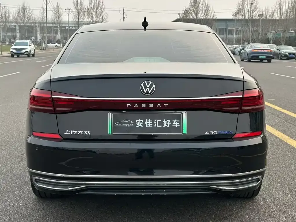 Volkswagen Passat New Energy — фото 3