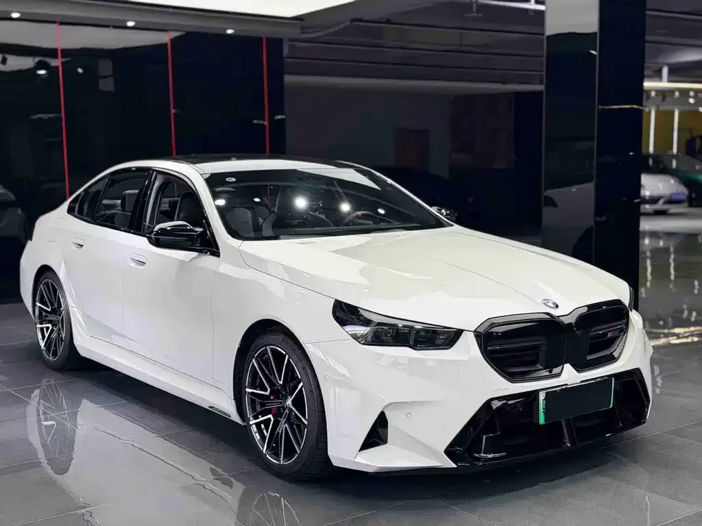 BMW M5 New Energy — фото 7