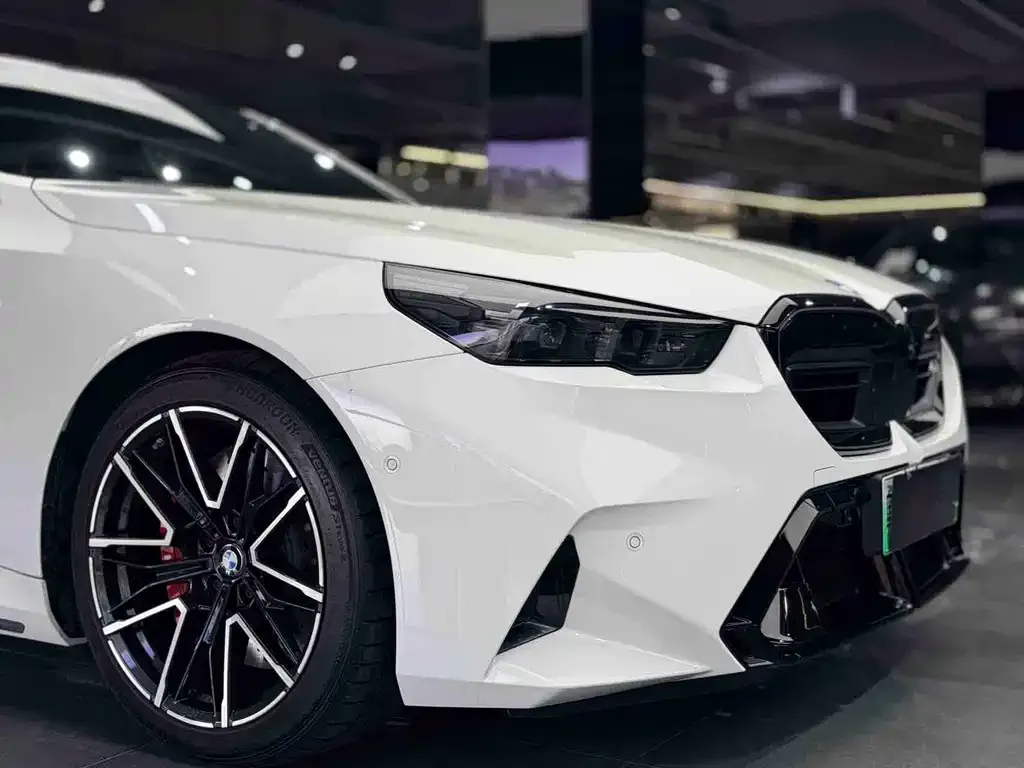 BMW M5 New Energy — фото 6