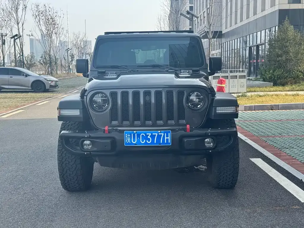 Jeep Wrangler — фото 9
