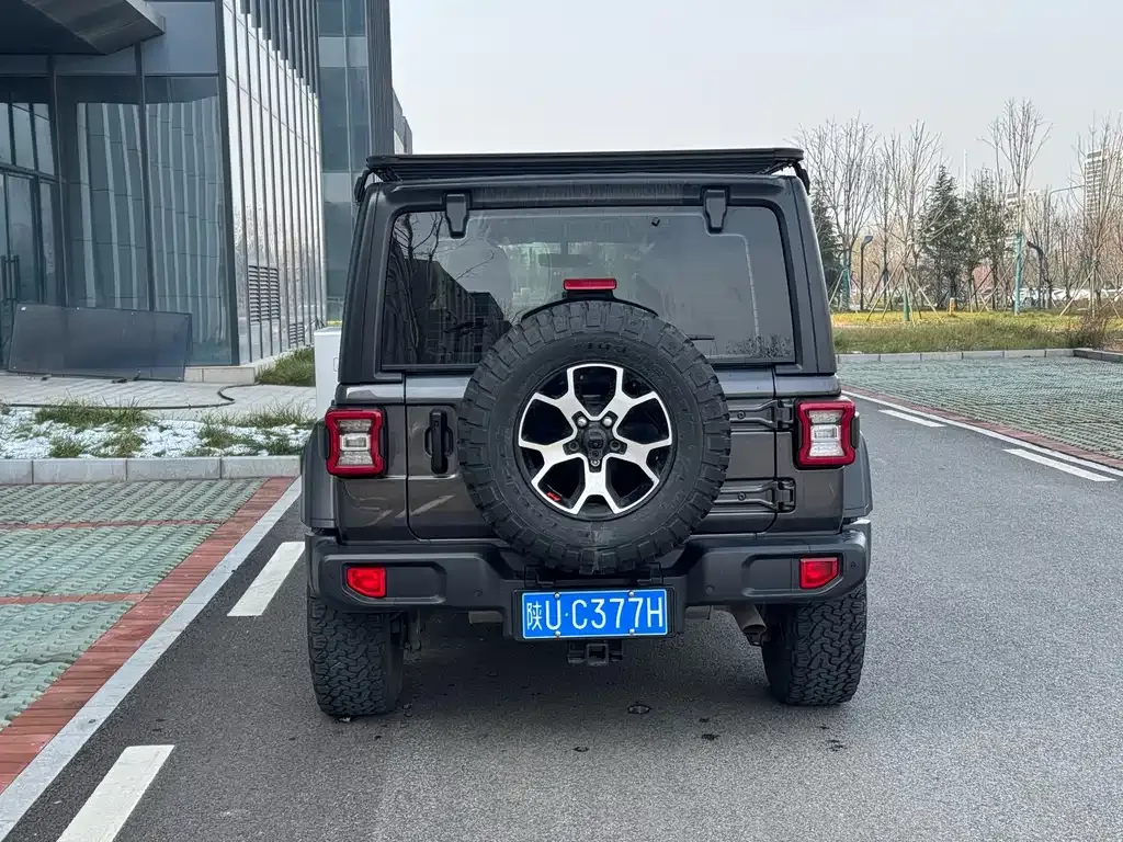 Jeep Wrangler — фото 8
