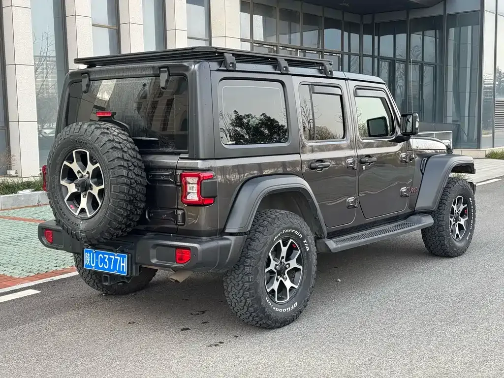 Jeep Wrangler — фото 7