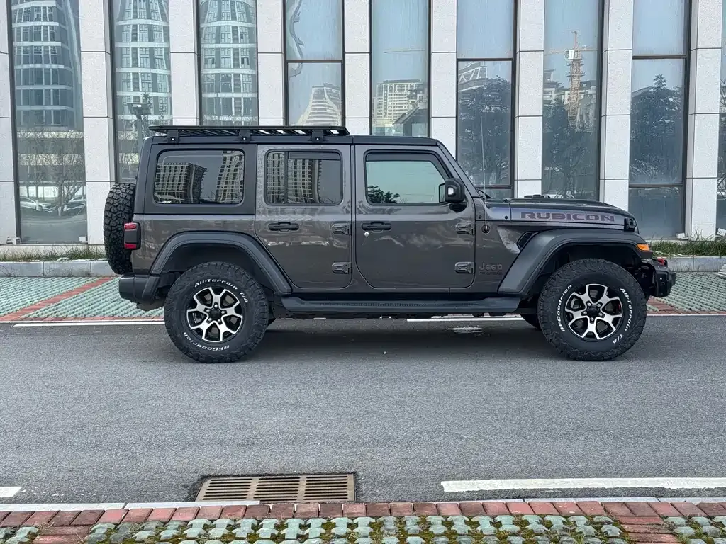 Jeep Wrangler — фото 10