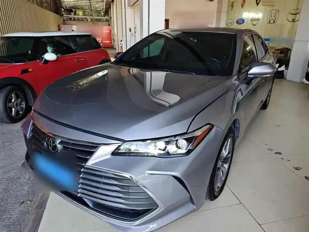 Toyota Avalon — фото 1