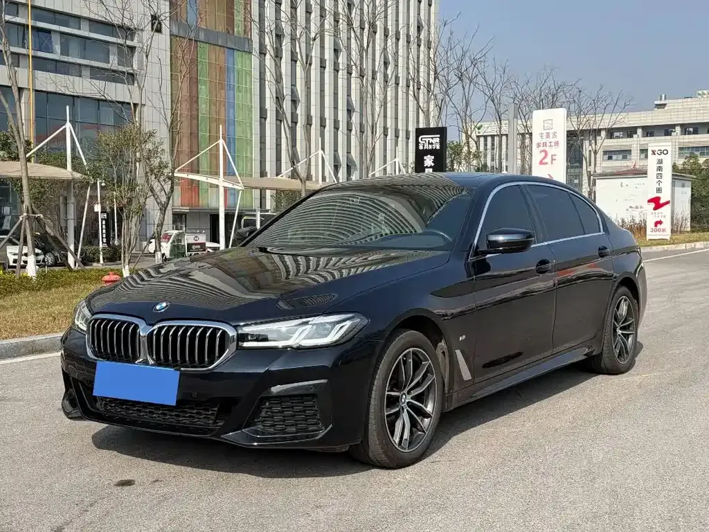 BMW 5 Series — фото 1