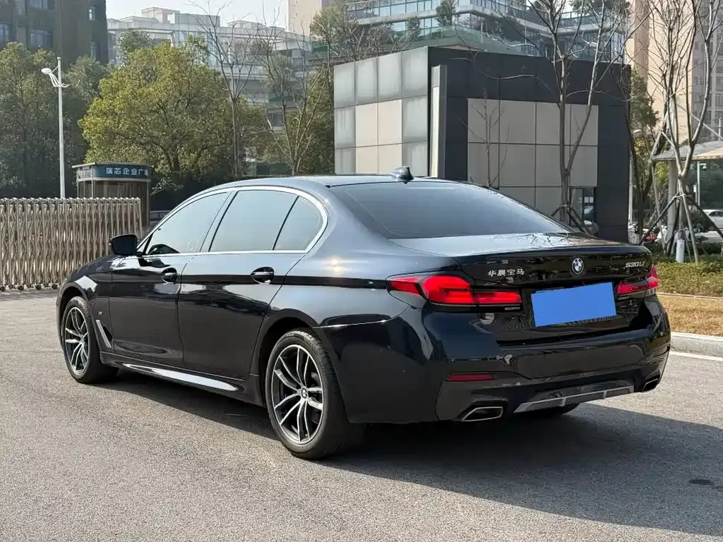 BMW 5 Series — фото 9