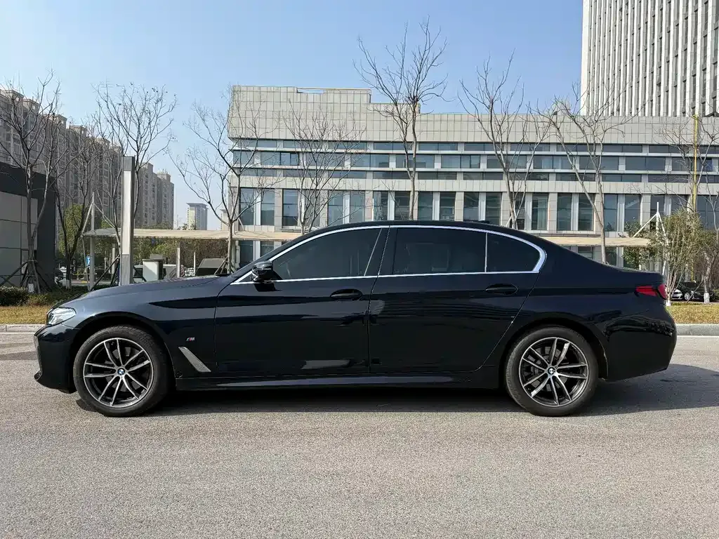 BMW 5 Series — фото 5