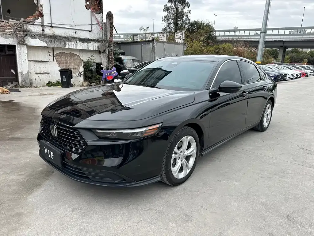 Honda Accord — фото 1
