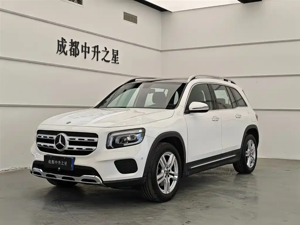 Mercedes-Benz GLB — фото 1