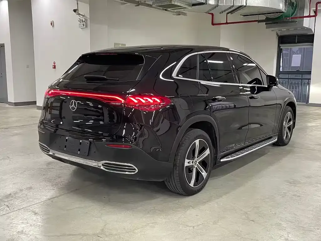 Mercedes-Benz EQE SUV — фото 10