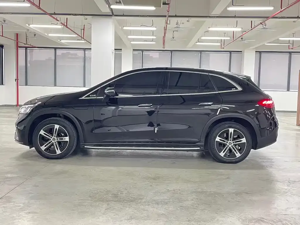Mercedes-Benz EQE SUV — фото 8