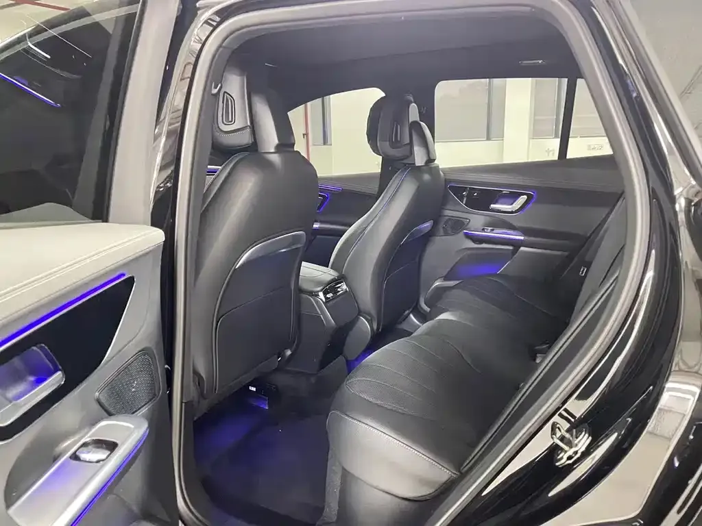 Mercedes-Benz EQE SUV — фото 9
