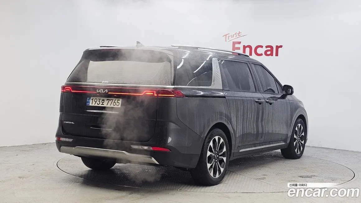 Kia Carnival — фото 10