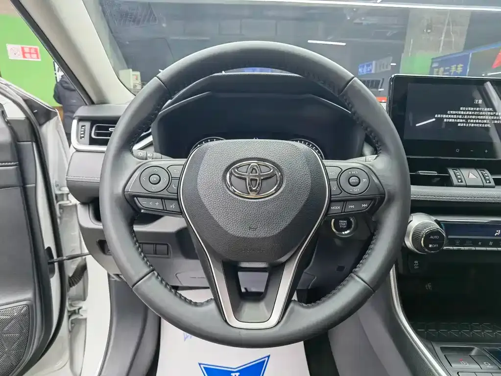 Toyota Wildlander — фото 10