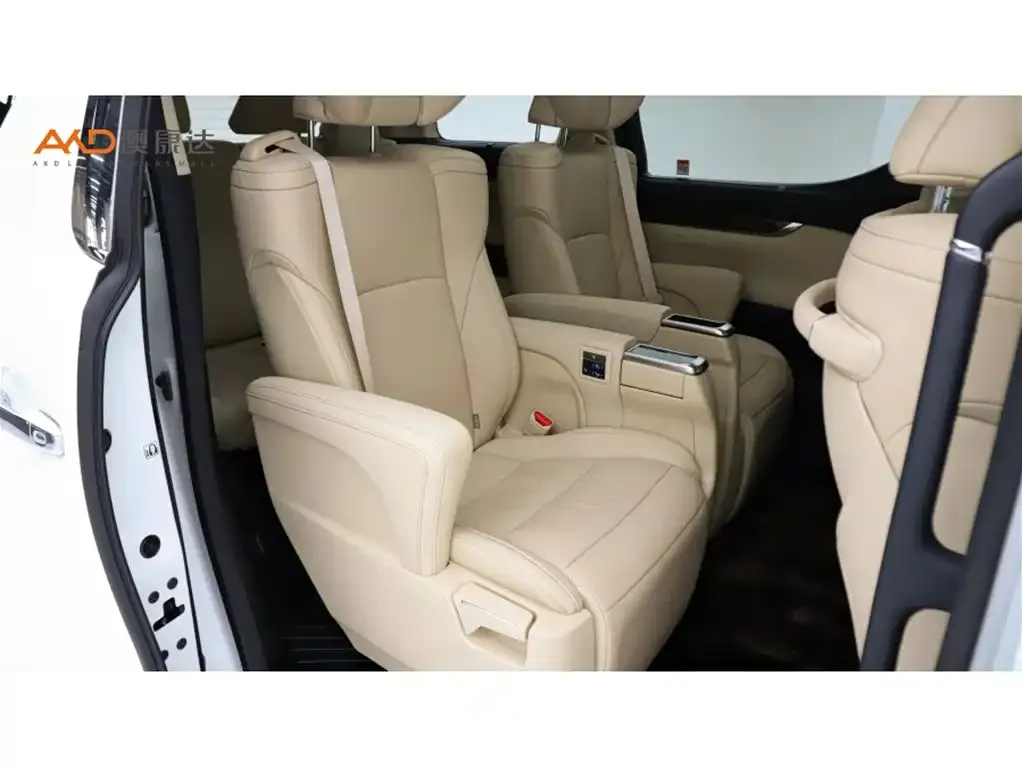 Toyota Alphard — фото 9