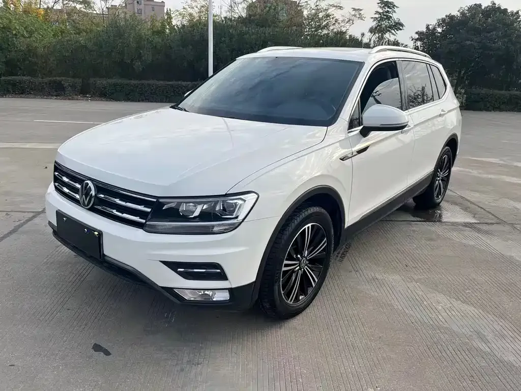 Volkswagen Tiguan L — фото 1
