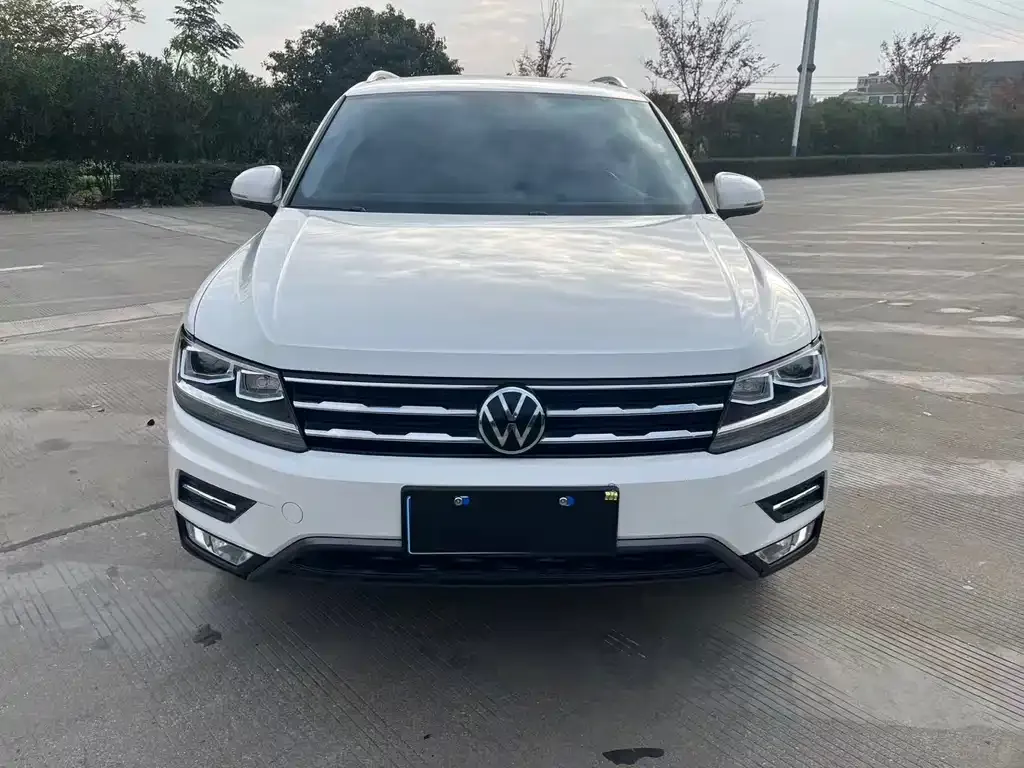 Volkswagen Tiguan L — фото 2