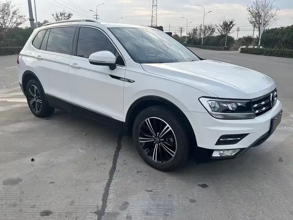 Volkswagen Tiguan L — фото 3