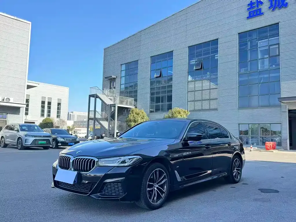 BMW 5 Series — фото 1