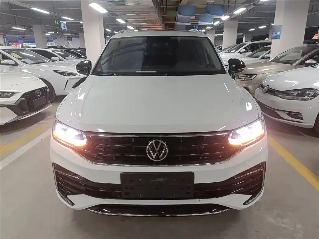 Volkswagen Tiguan L — фото 9