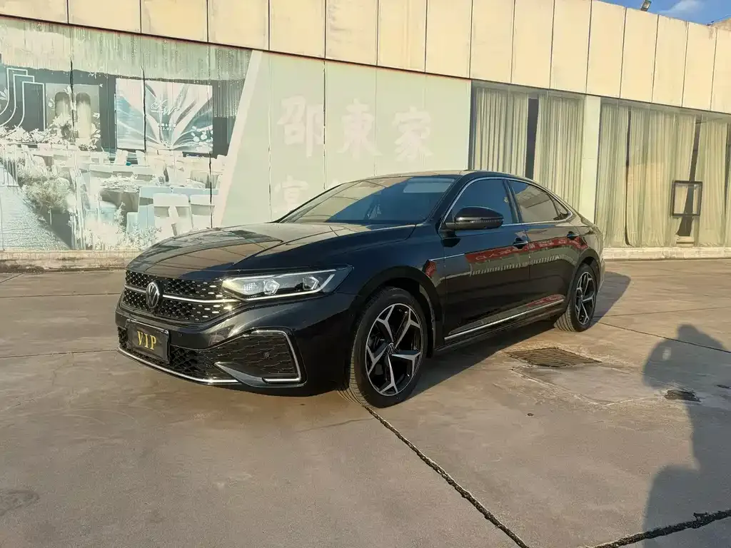 Volkswagen Passat — фото 1