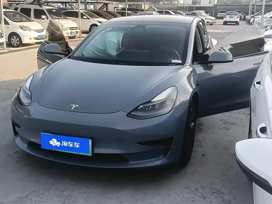 Tesla Model 3 — фото 1