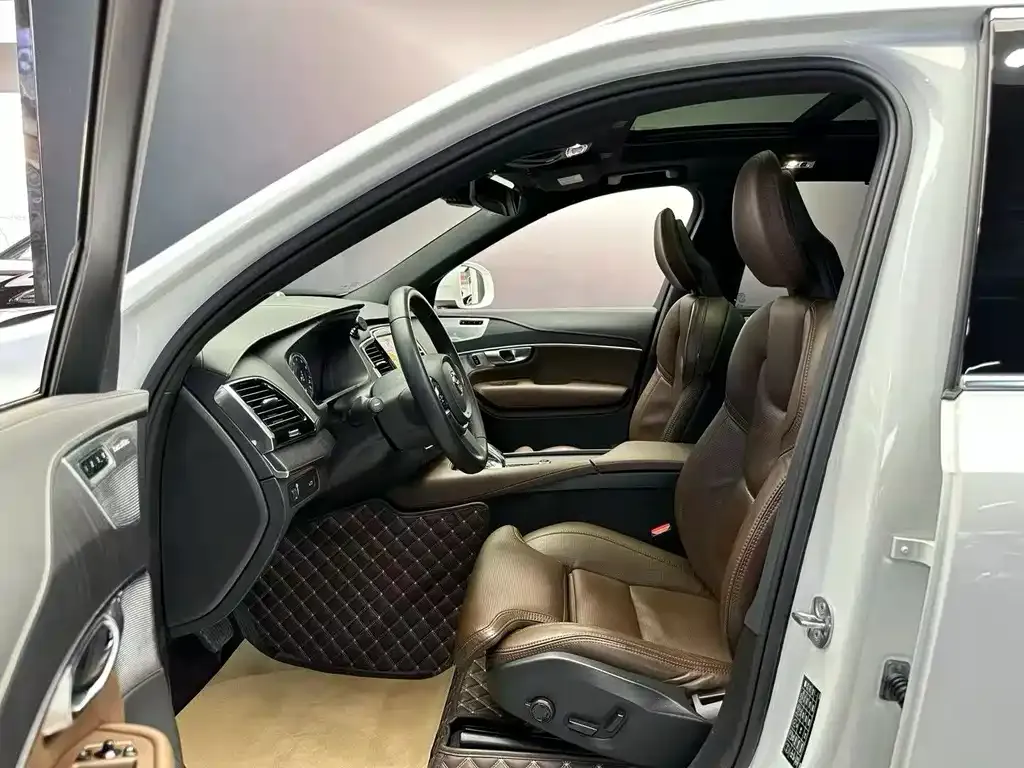 Volvo XC90 — фото 7