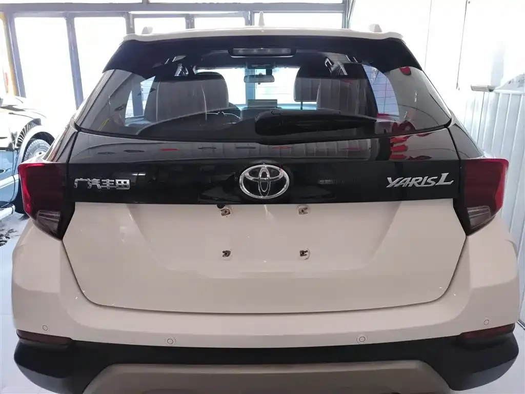 Toyota Yaris L — фото 3