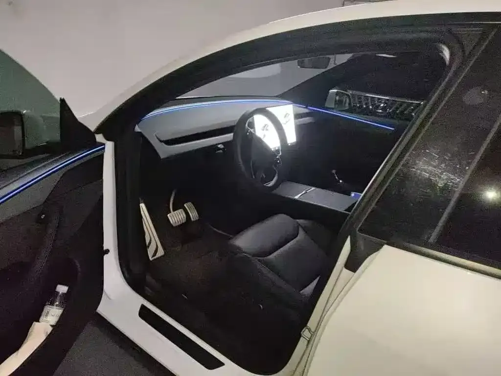 Tesla Model Y L — фото 6