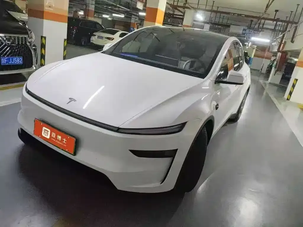 Tesla Model Y L — фото 4