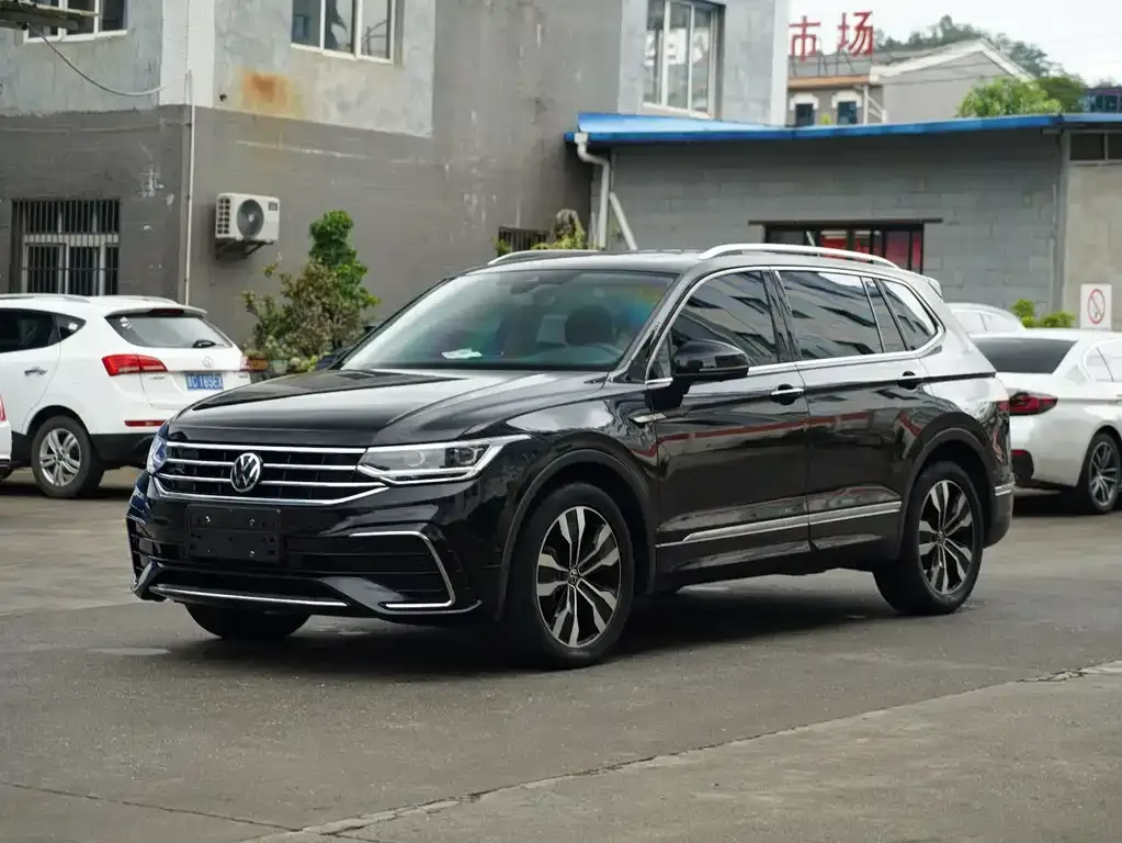 Volkswagen Tiguan L — фото 1