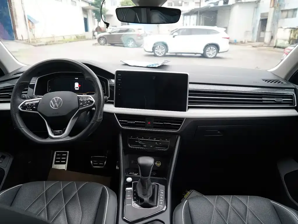 Volkswagen Tiguan L — фото 4