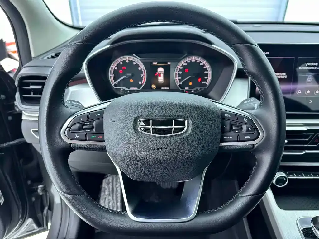 Geely Binyue — фото 10