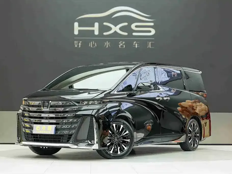Toyota Vellfire — фото 1
