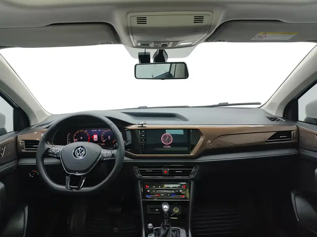 Volkswagen Tharu — фото 7