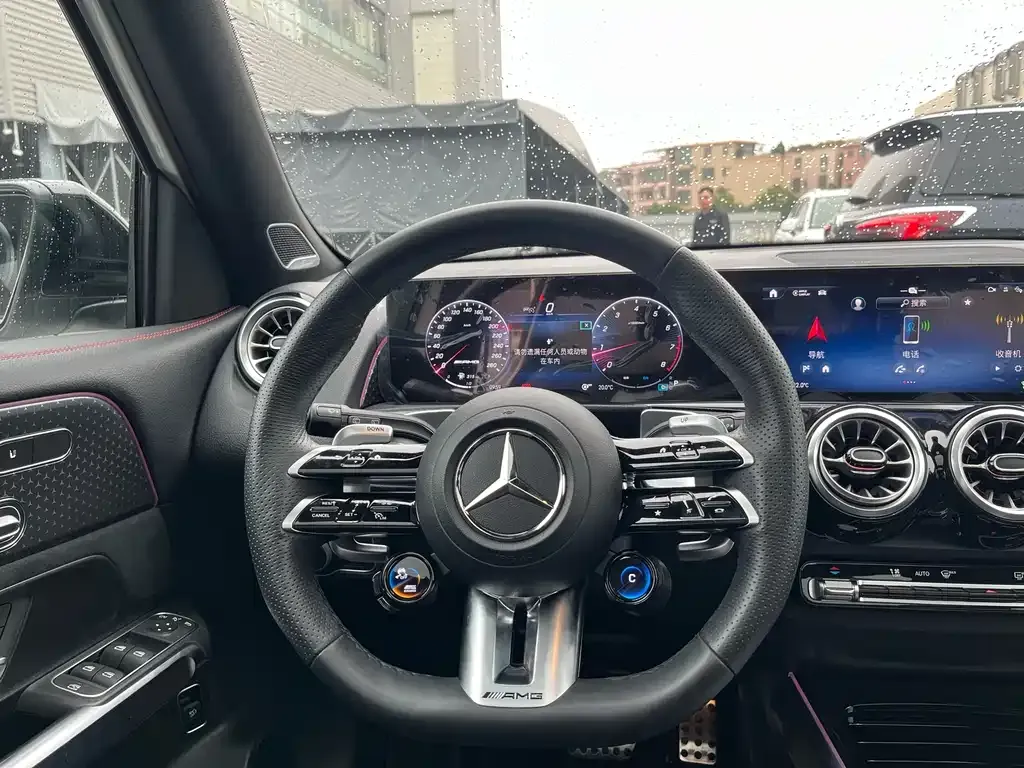Mercedes-Benz GLB AMG — фото 3