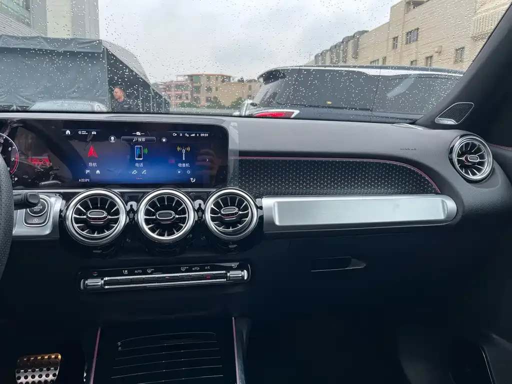 Mercedes-Benz GLB AMG — фото 4
