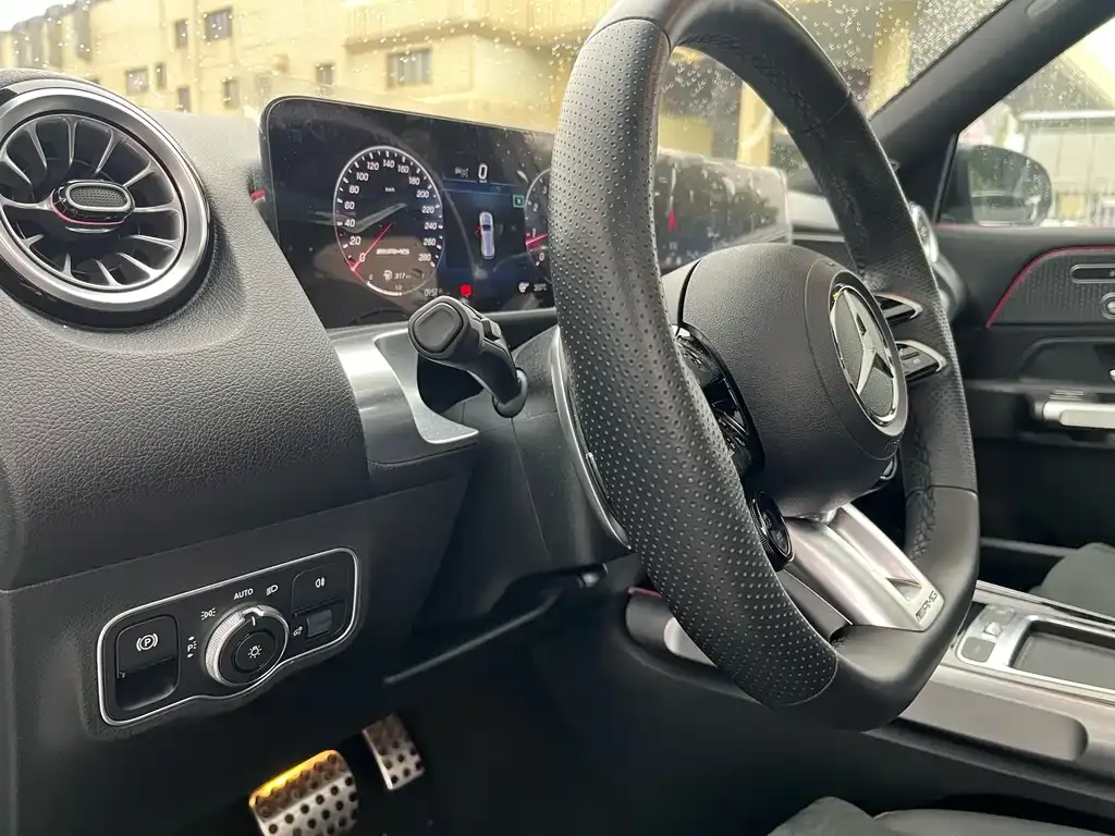Mercedes-Benz GLB AMG — фото 6