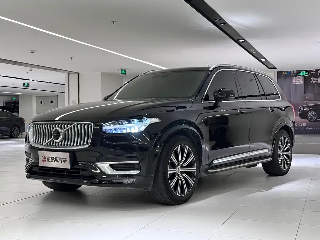 Volvo XC90 — фото 1