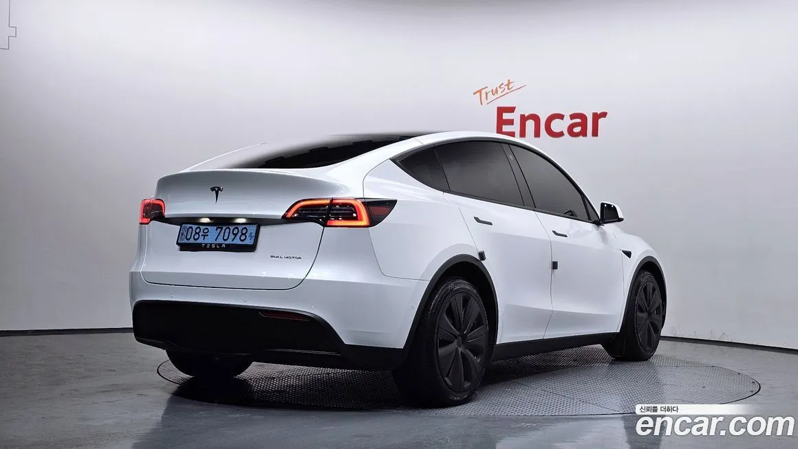 Tesla Model Y — фото 3