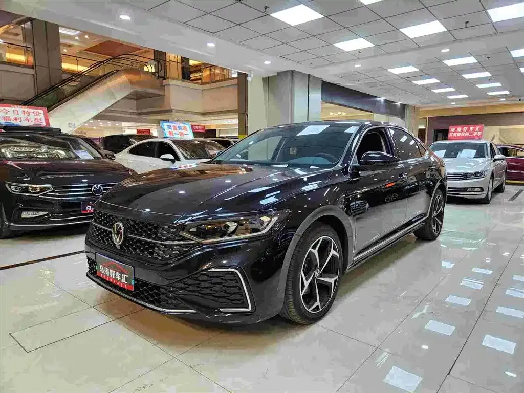 Volkswagen Passat — фото 1