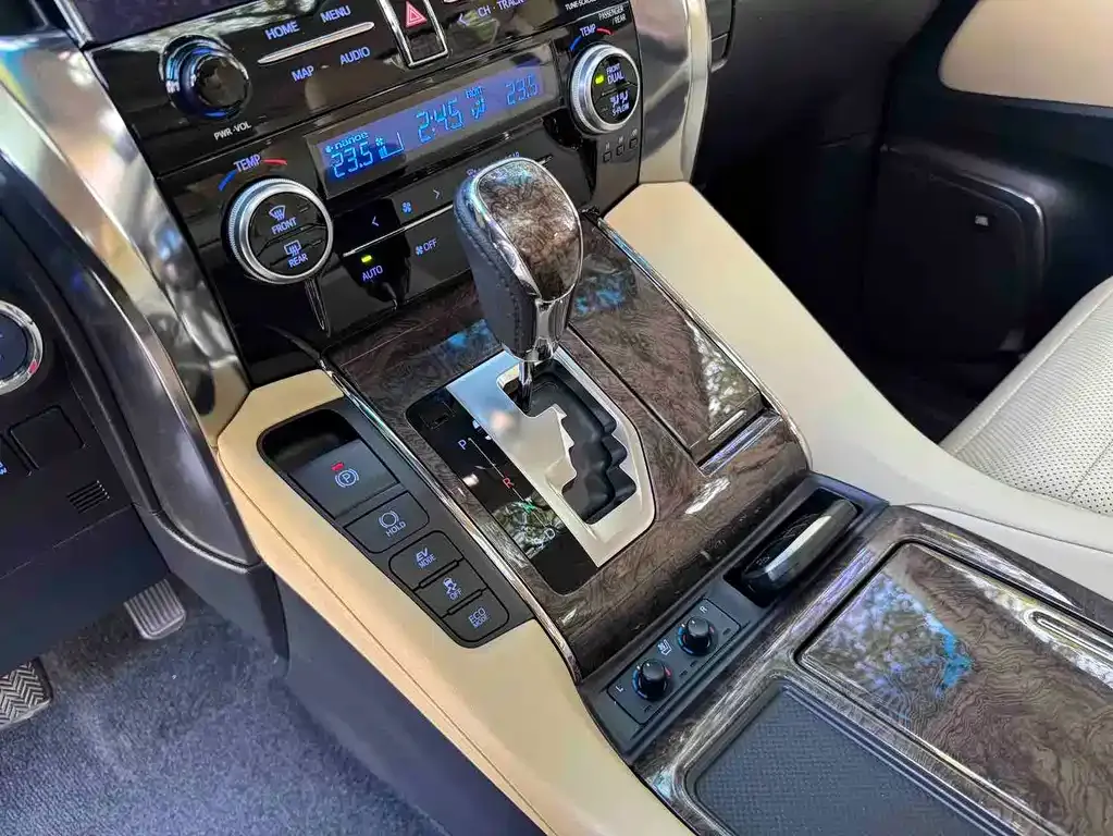 Toyota Alphard — фото 3