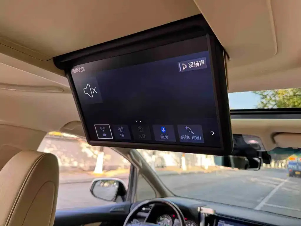 Toyota Alphard — фото 2