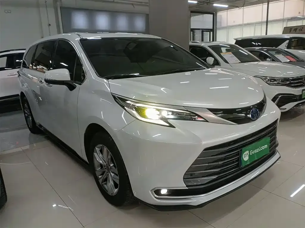 Toyota Sienna — фото 2