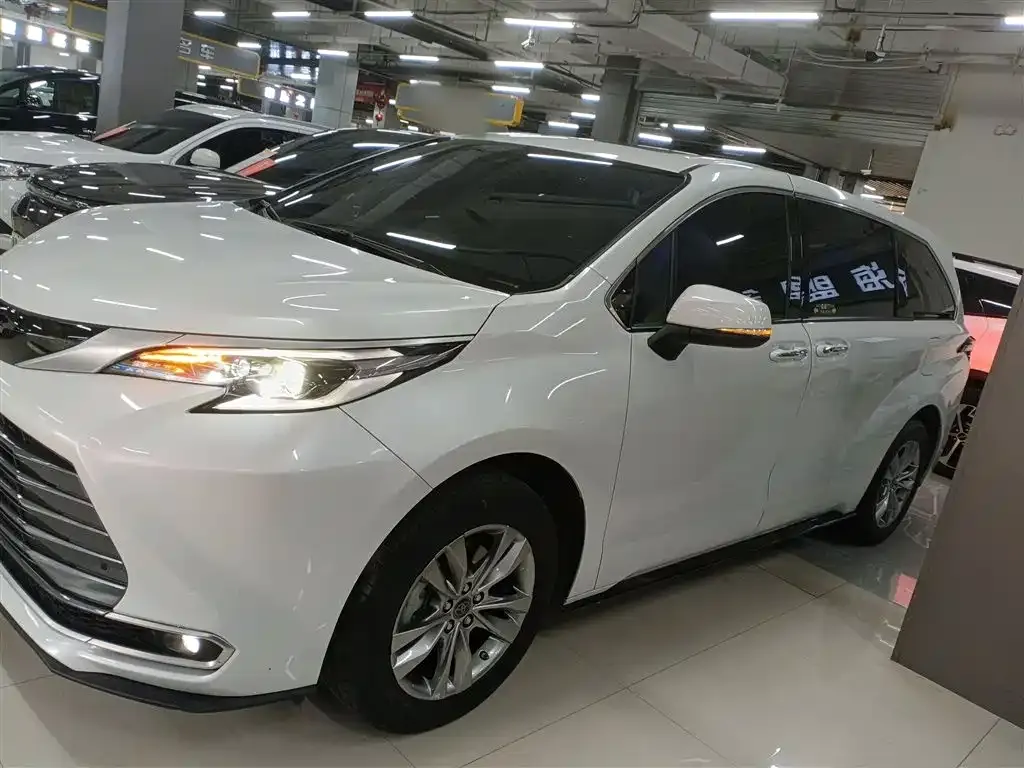 Toyota Sienna — фото 10